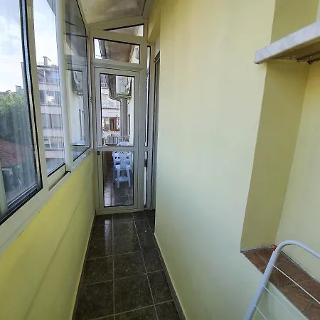 Danny דירה בורגאס